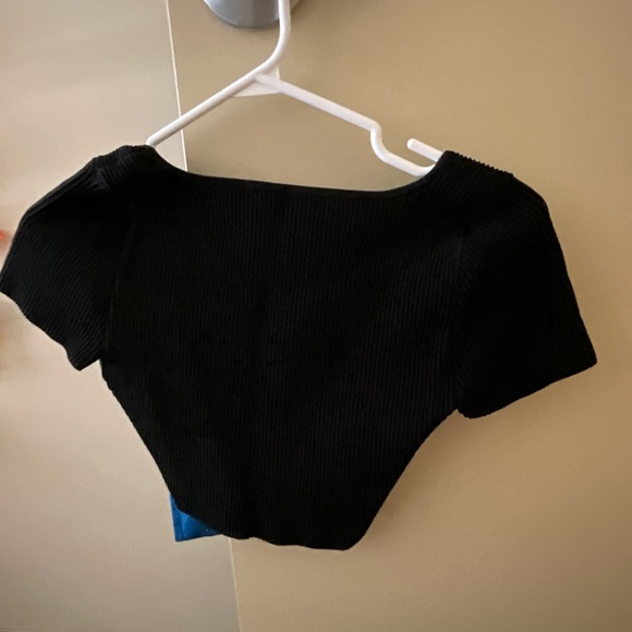 Aritzia Sculpted knit t shirt - Picture 4 of 4
